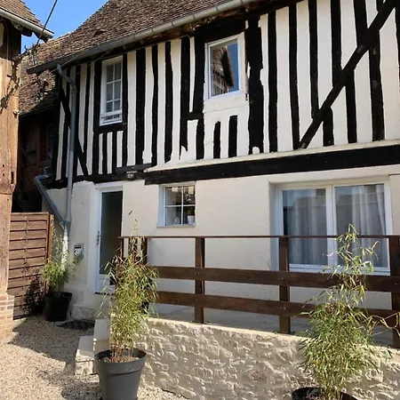 Maison Chaleureuse En Plein Coeur De Livarot Exterior photo