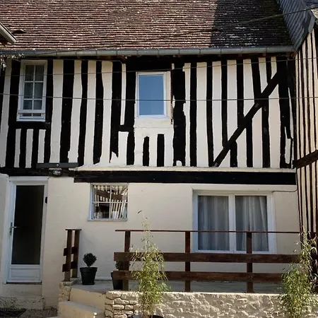 Maison Chaleureuse En Plein Coeur De Livarot Exterior photo